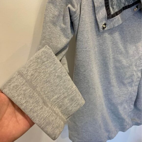 🔆lululemon wrap coat. Gray. Size 6. New condition. Can be worn open or sn… - Picture 4 of 10